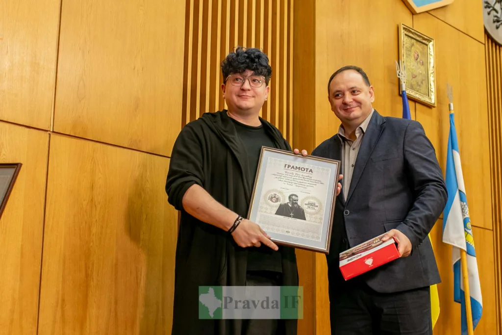 Вручення грамоти у міській ратуші Івано-Франківська