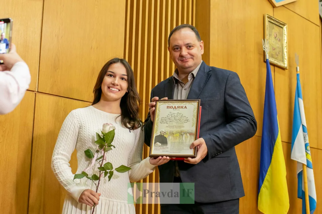 Вручення подяки та квітки у міській ратуші