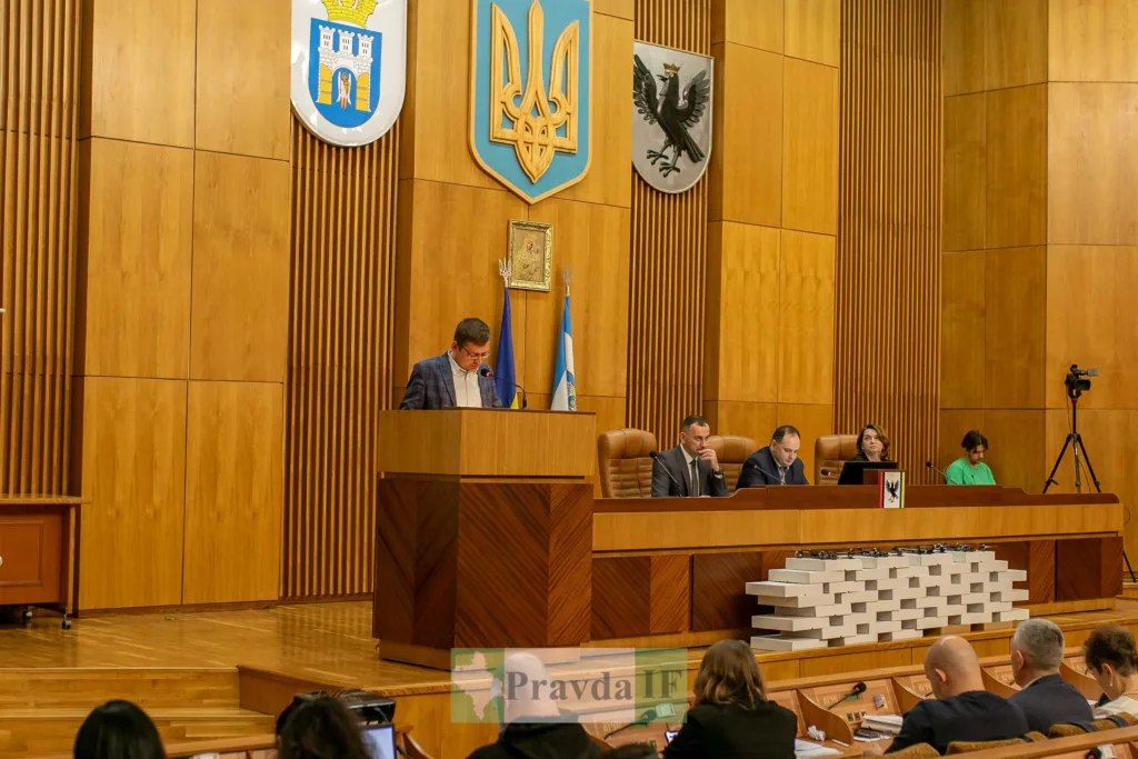 Засідання міської ради в сесійній залі