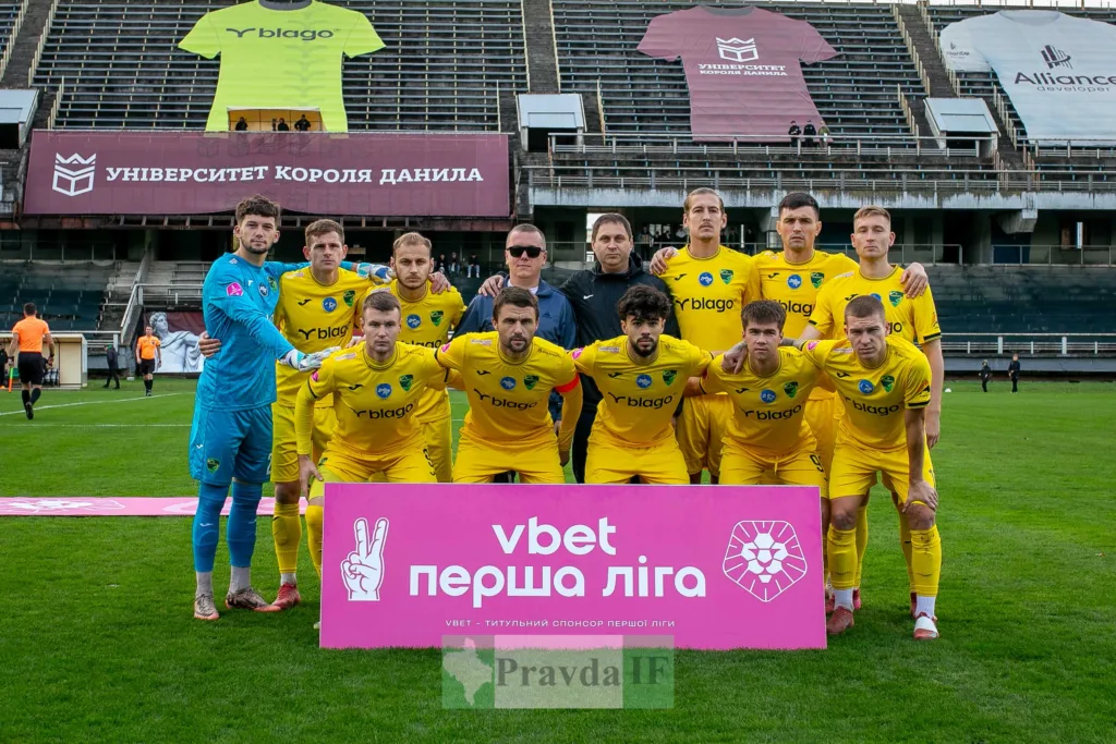 Футбольна команда перед матчем Першої ліги