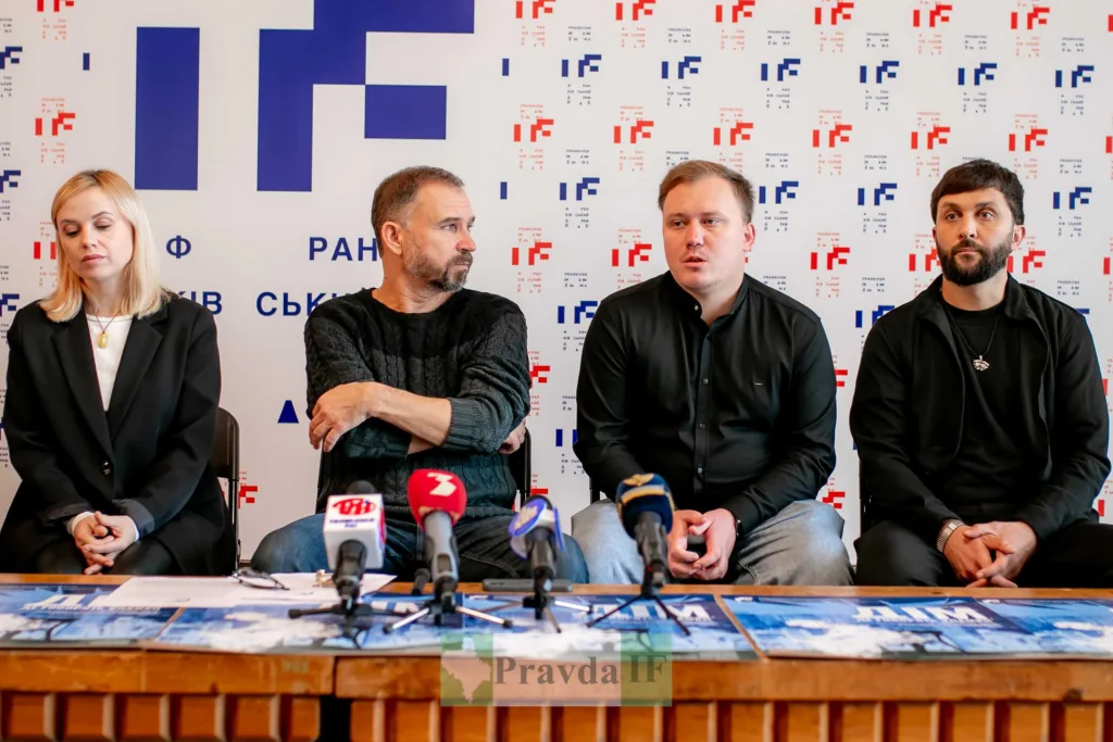 Пресконференція чотирьох людей у Івано-Франківську