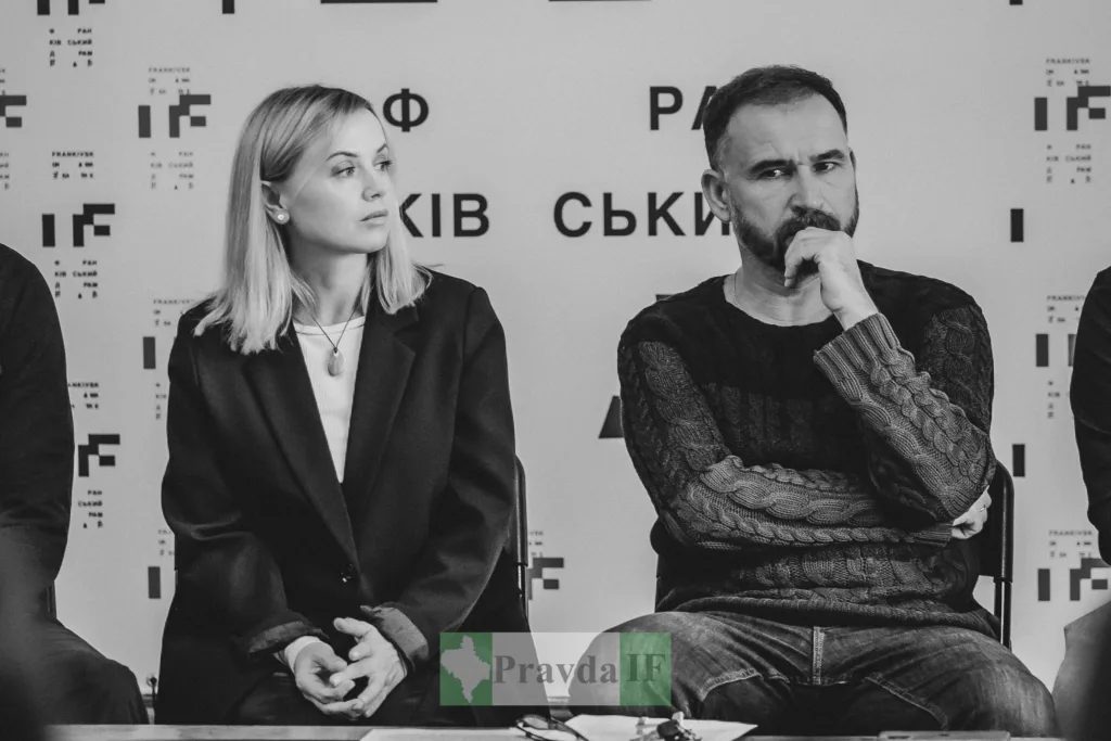 Люди на пресконференції у Франківську