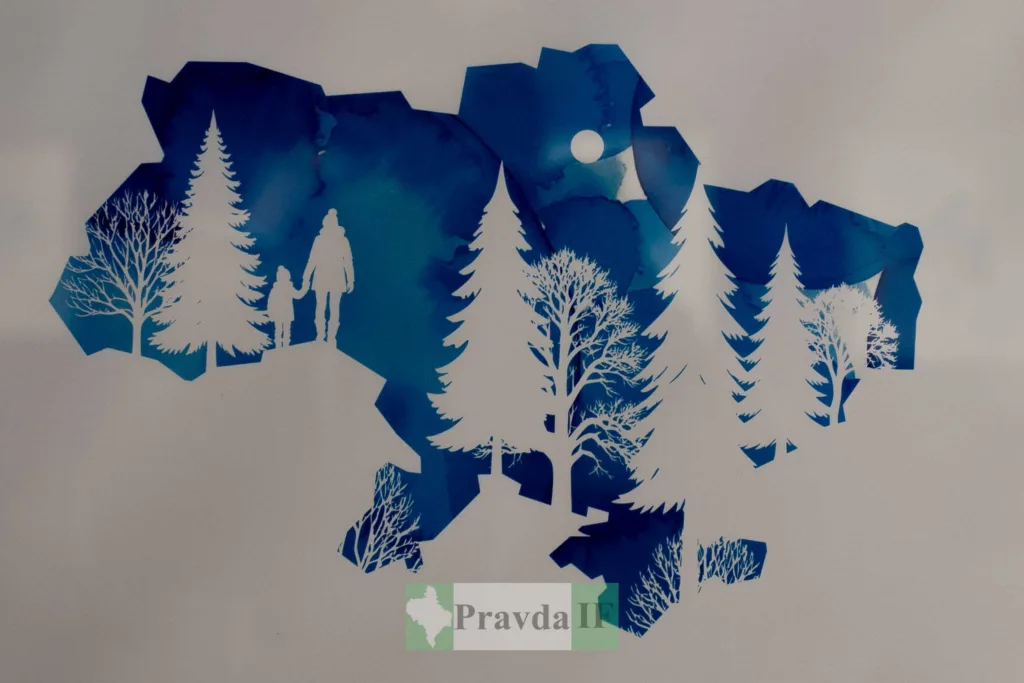 Силует України з лісом і людьми всередині