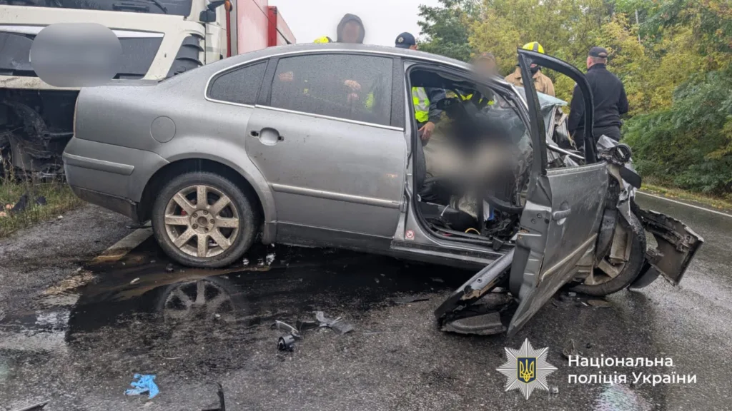 Дорожньо-транспортна пригода на мокрій трасі в Україні