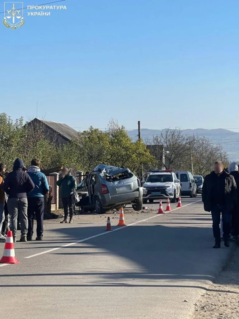 Дорожня аварія з пошкодженим автомобілем в Україні