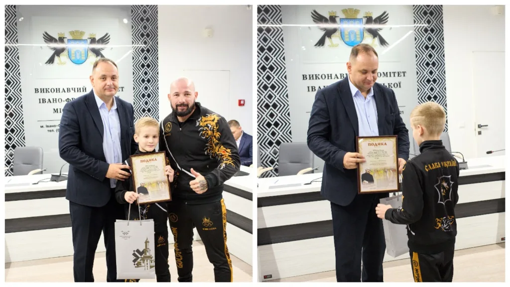 Нагородження хлопчика у міській ратуші Івано-Франківська