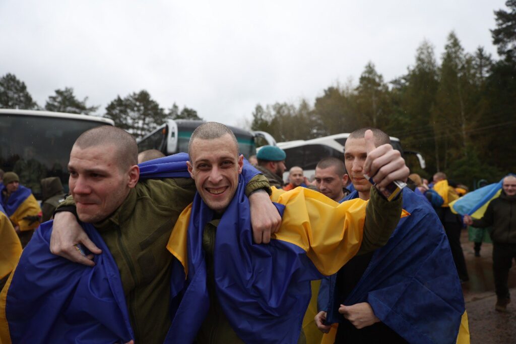 Військові повертаються на батьківщину з радістю