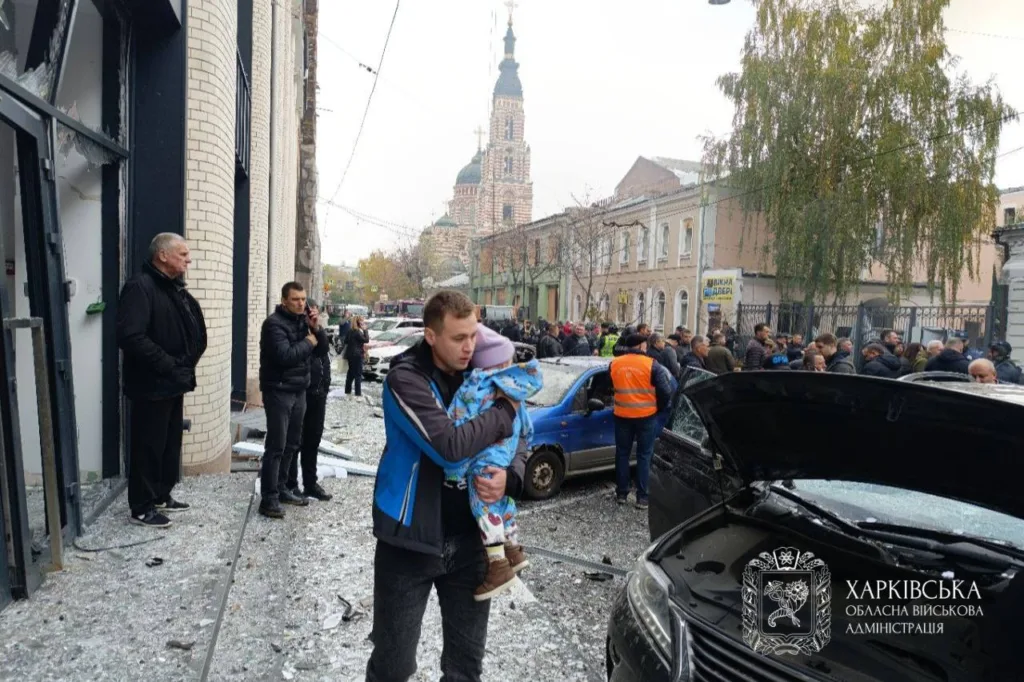 Рятувальники та люди після обстрілу центру Харкова