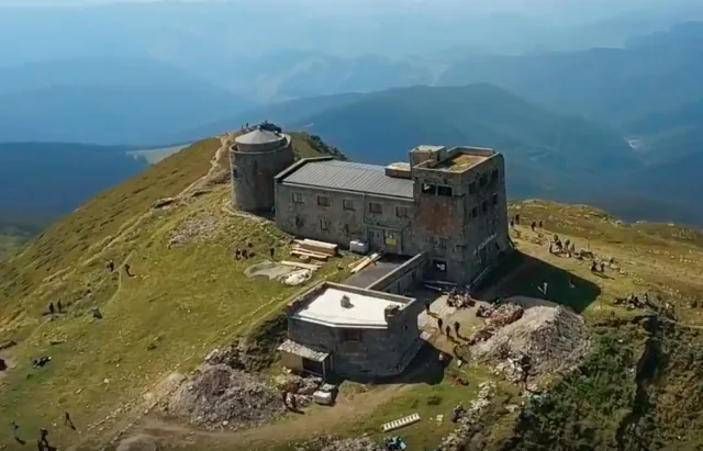 Обсерваторія Білий Слон на горі Піп Іван