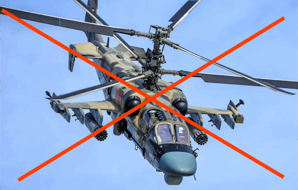 Вертоліт із червоним хрестом на фоні неба