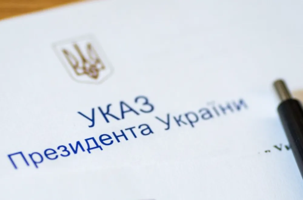 Указ Президента України на документі