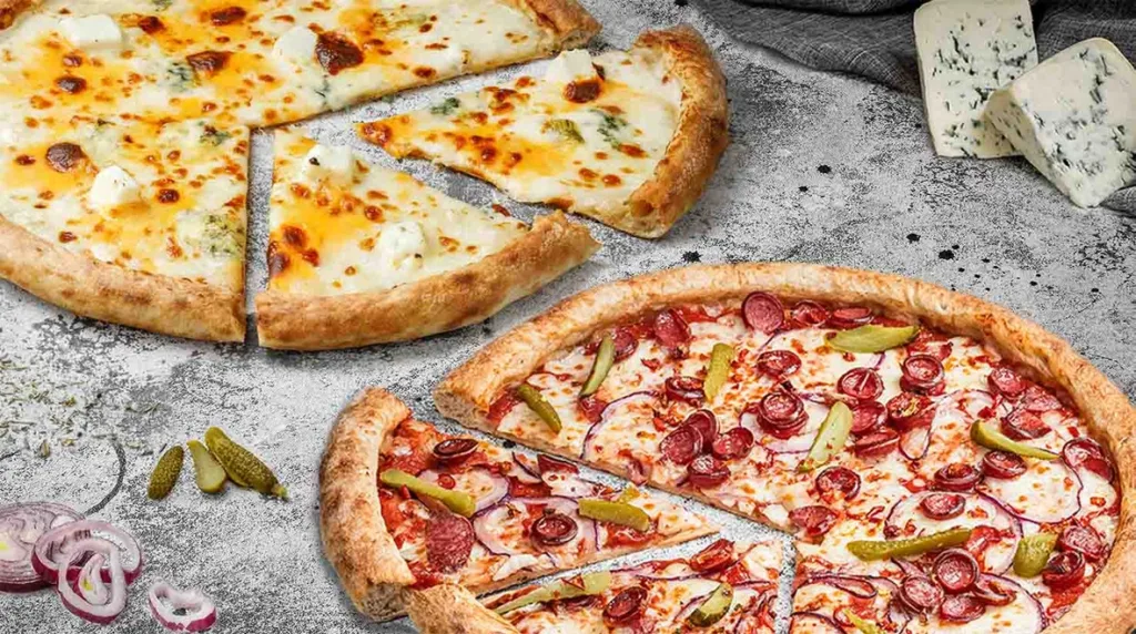 Дві смачні піци з сиром та ковбасою
