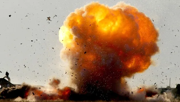 Великий вибух з димом і полум’ям