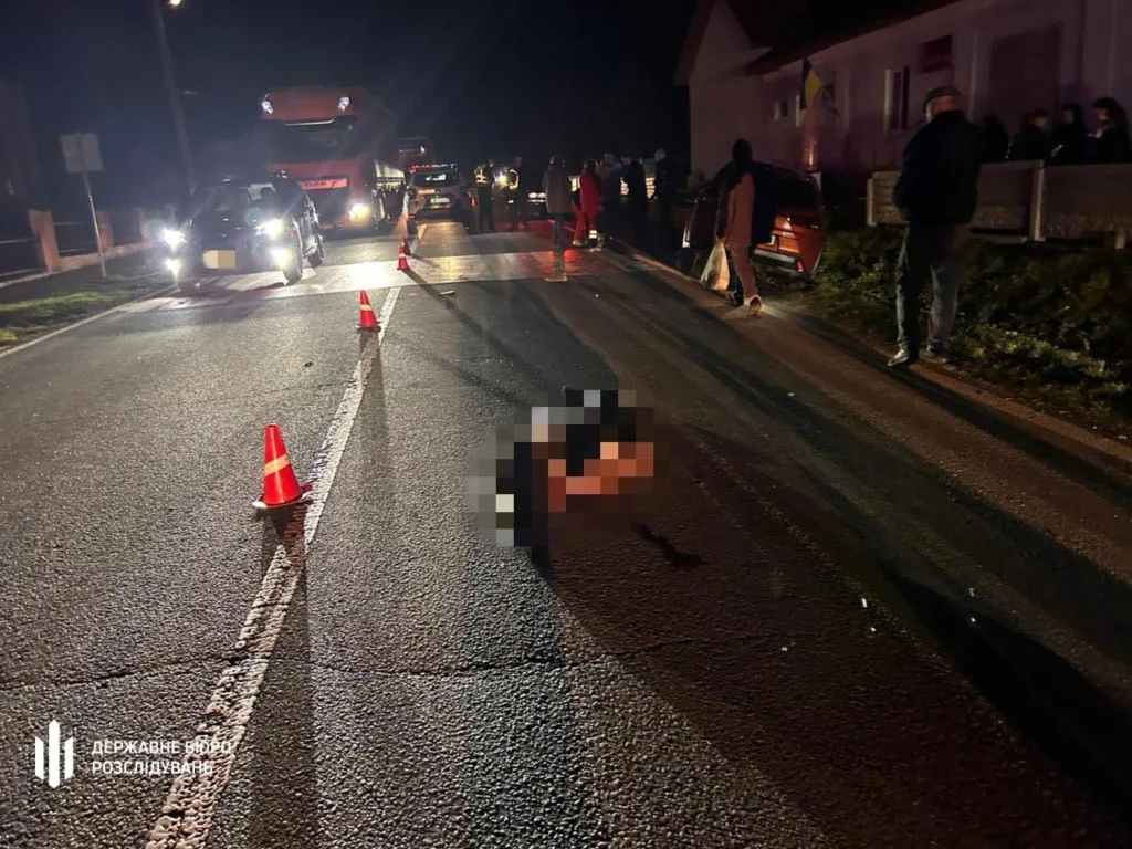 Нічна ДТП на дорозі з поліцейським розслідуванням