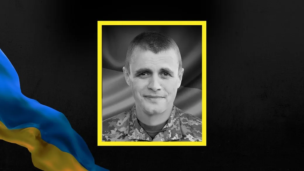 Портрет українського військового на чорному тлі