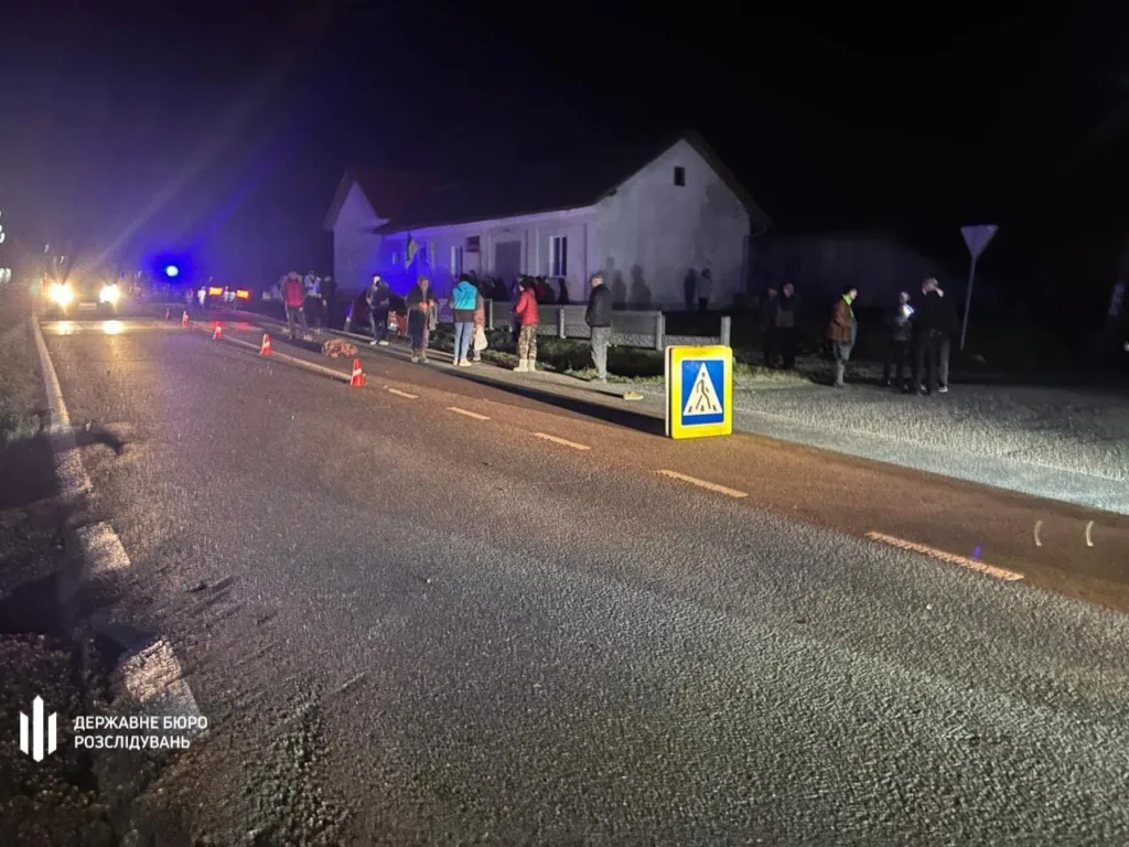 Нічна дорожня пригода біля пішохідного переходу