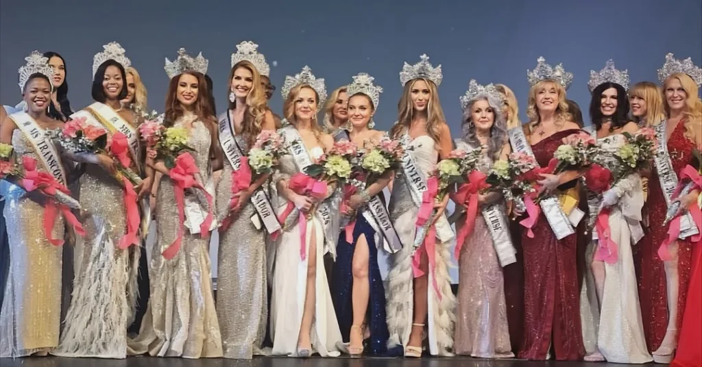 Переможниці конкурсу краси з коронами та букетами