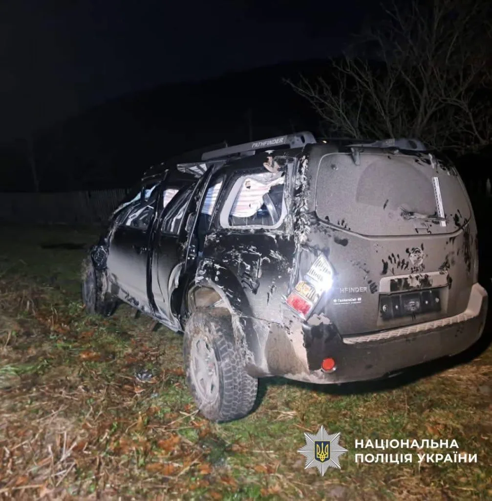 Пошкоджений позашляховик після аварії вночі