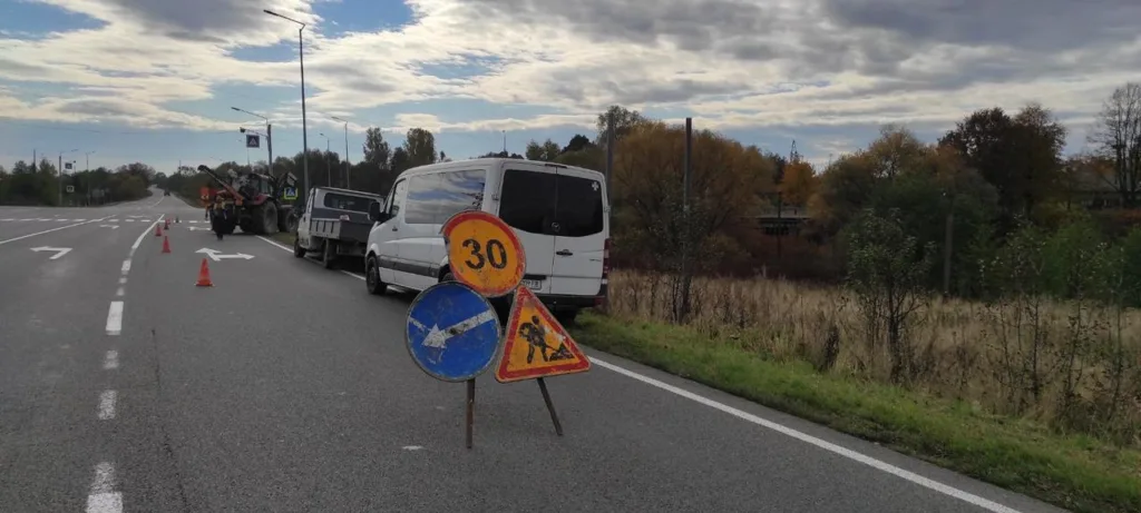 Дорожні роботи та обмеження швидкості 30 км/год