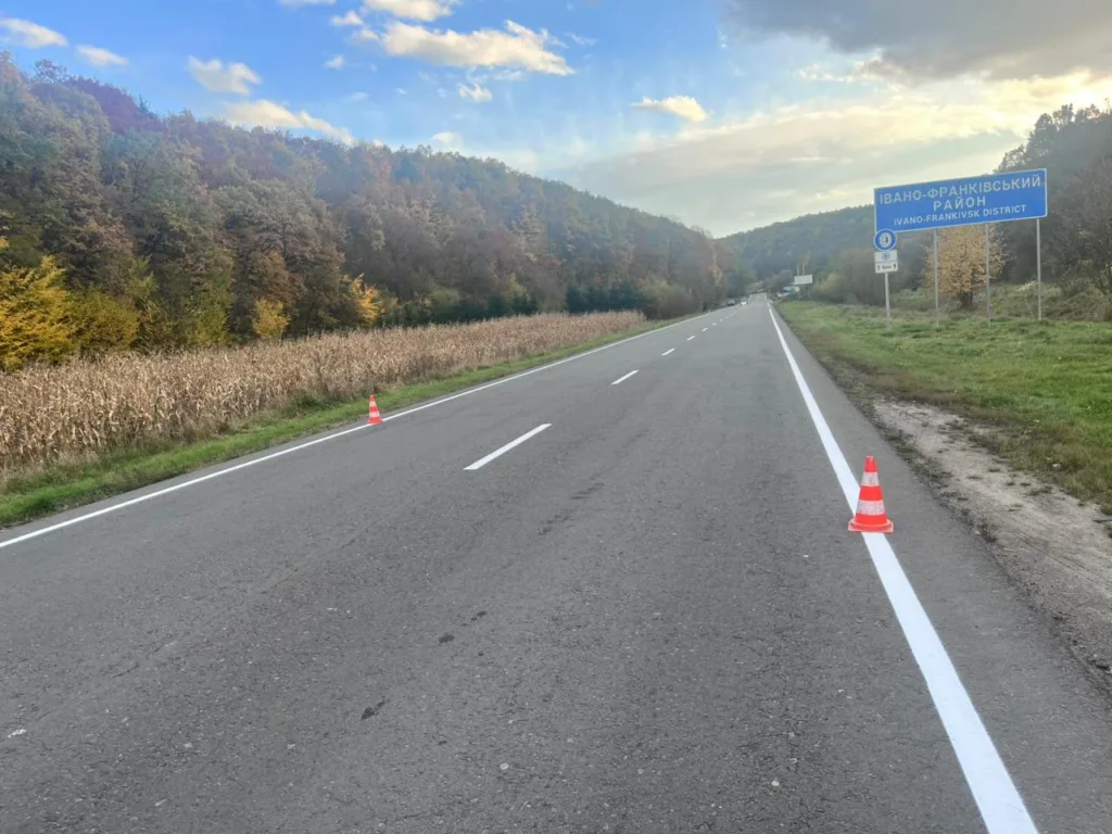 Дорога до Івано-Франківського району восени