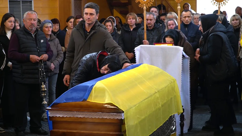 Прощання з героєм під українським прапором