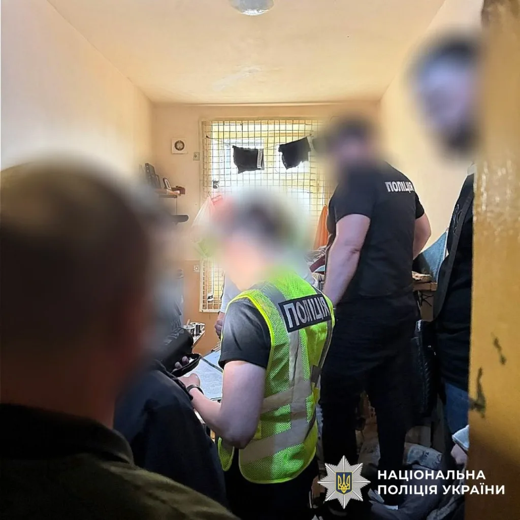 Поліція проводить огляд приміщення в Україні