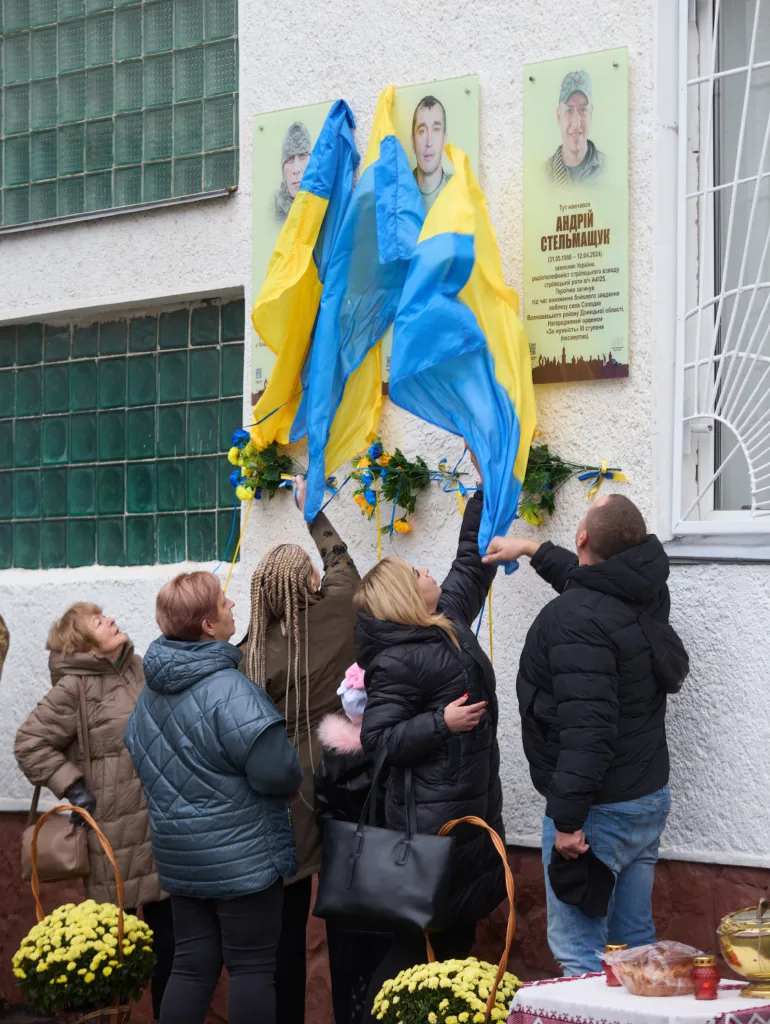 Відкриття меморіальної дошки українським захисникам