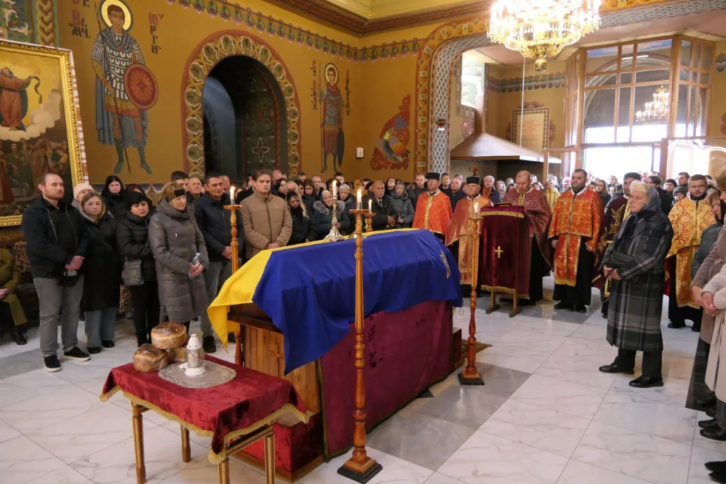 Прощання в церкві з українським героєм