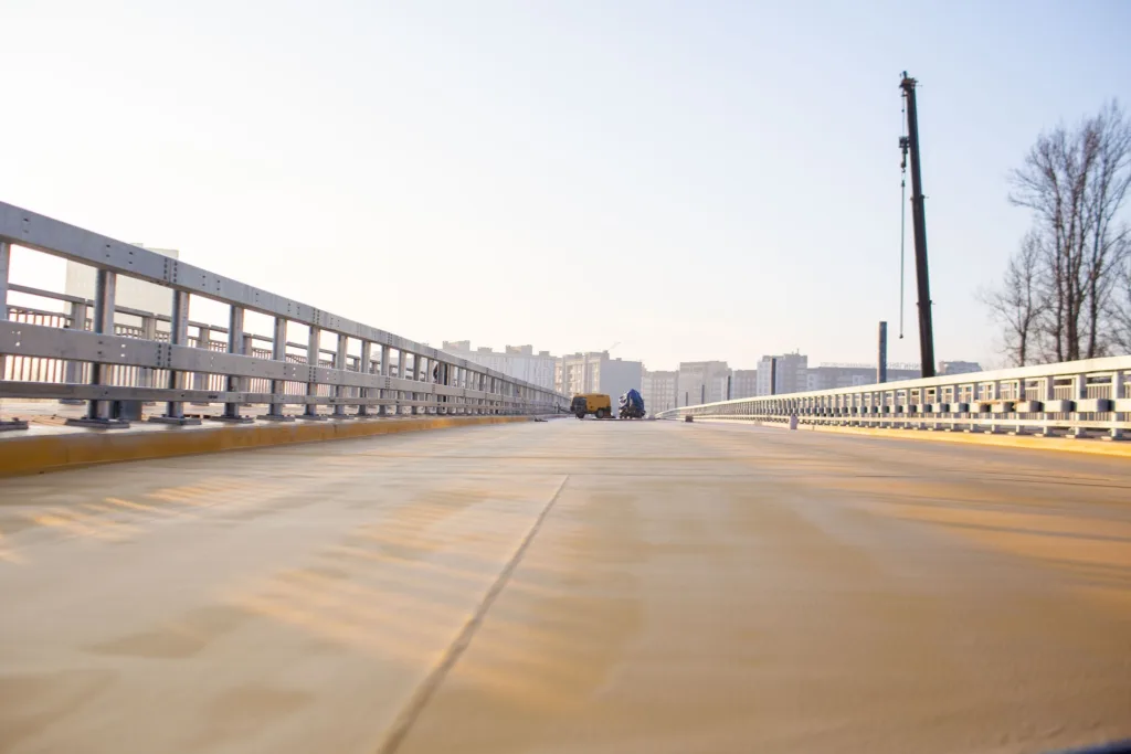 Новий міст у процесі будівництва