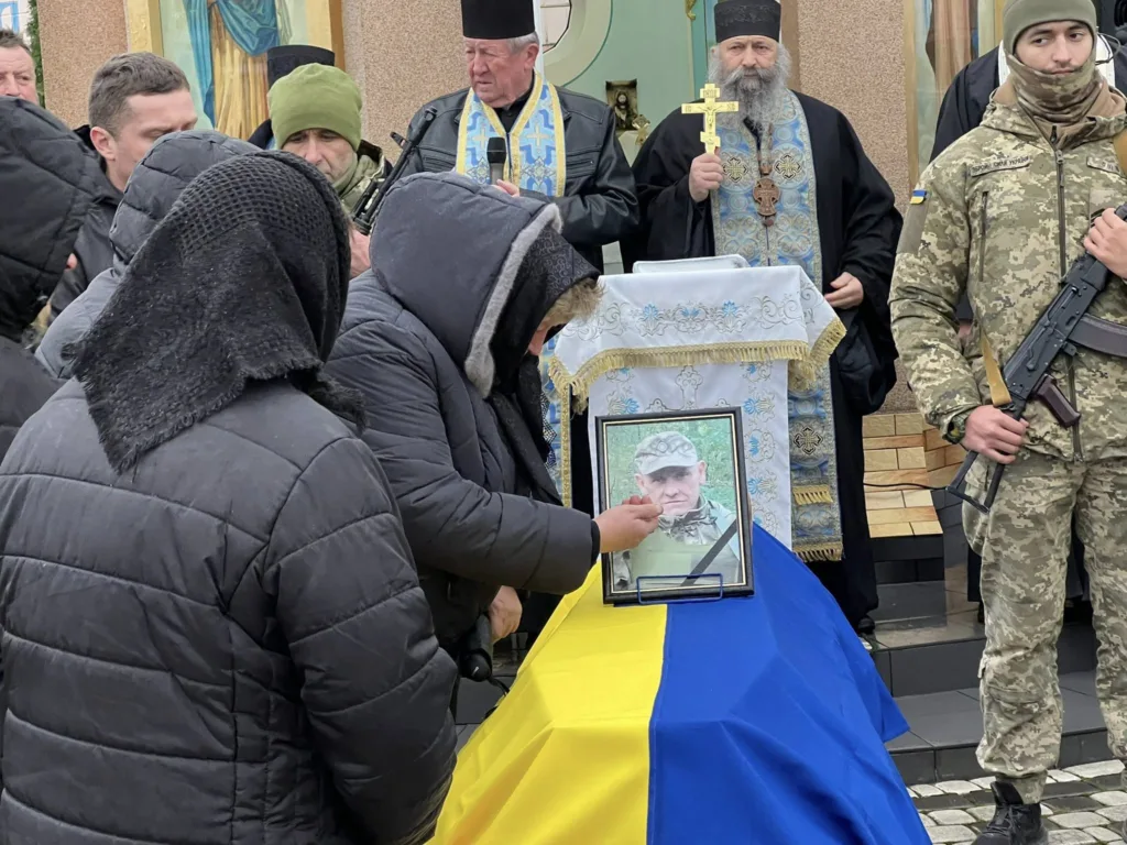 Прощання із загиблим українським військовим