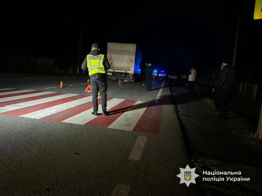 Поліція розслідує ДТП на пішохідному переході вночі