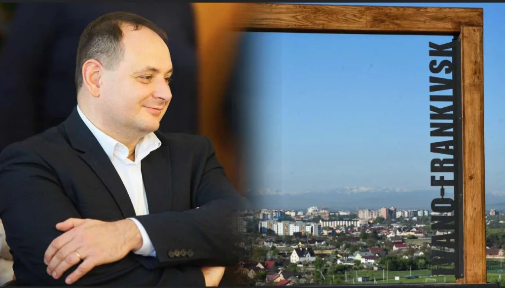 Чоловік у костюмі на фоні Івано-Франківська