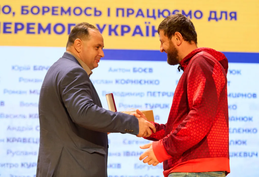 Нагородження під час заходу за перемогу України