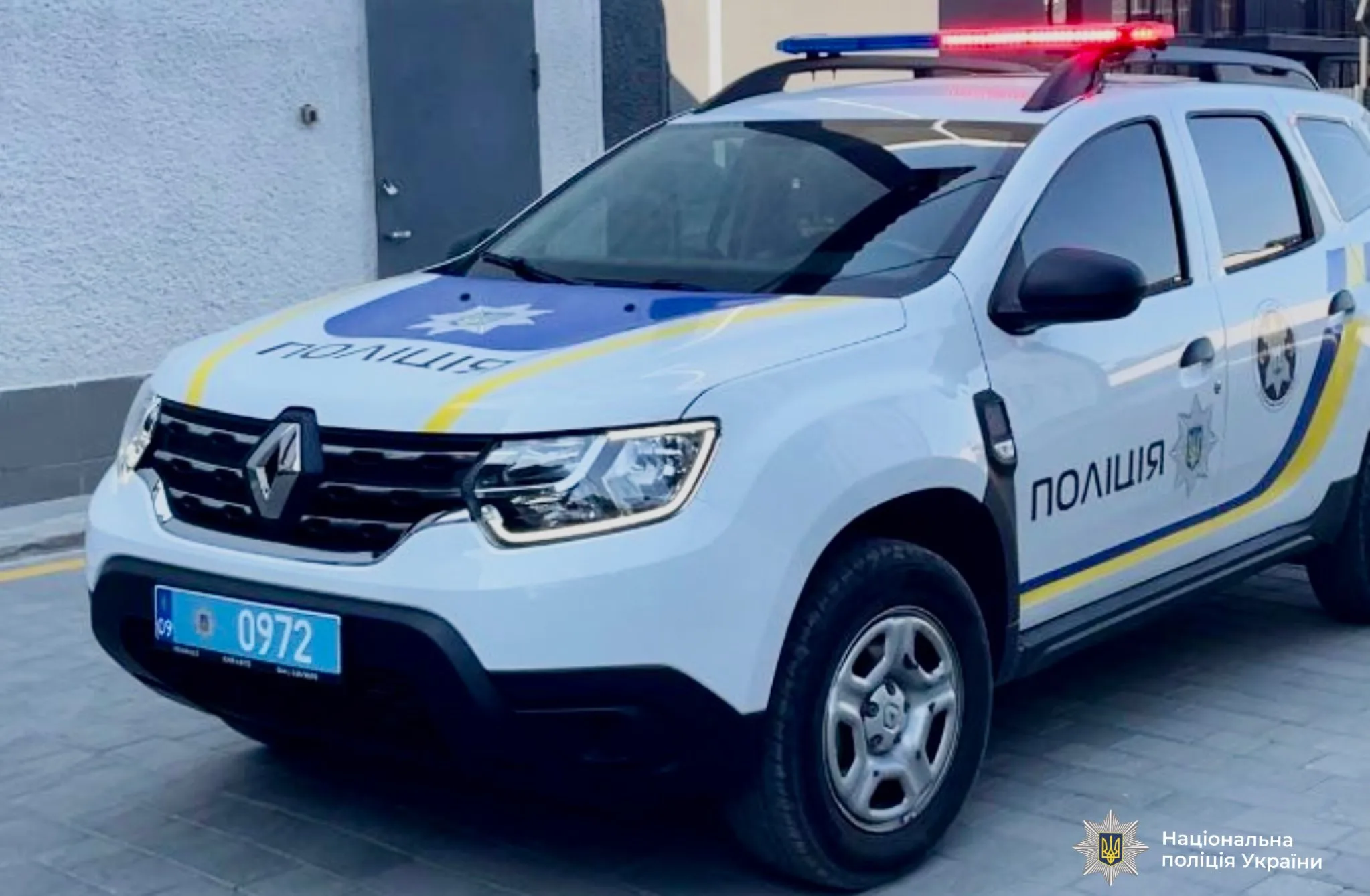 Автомобіль Національної поліції України на стоянці