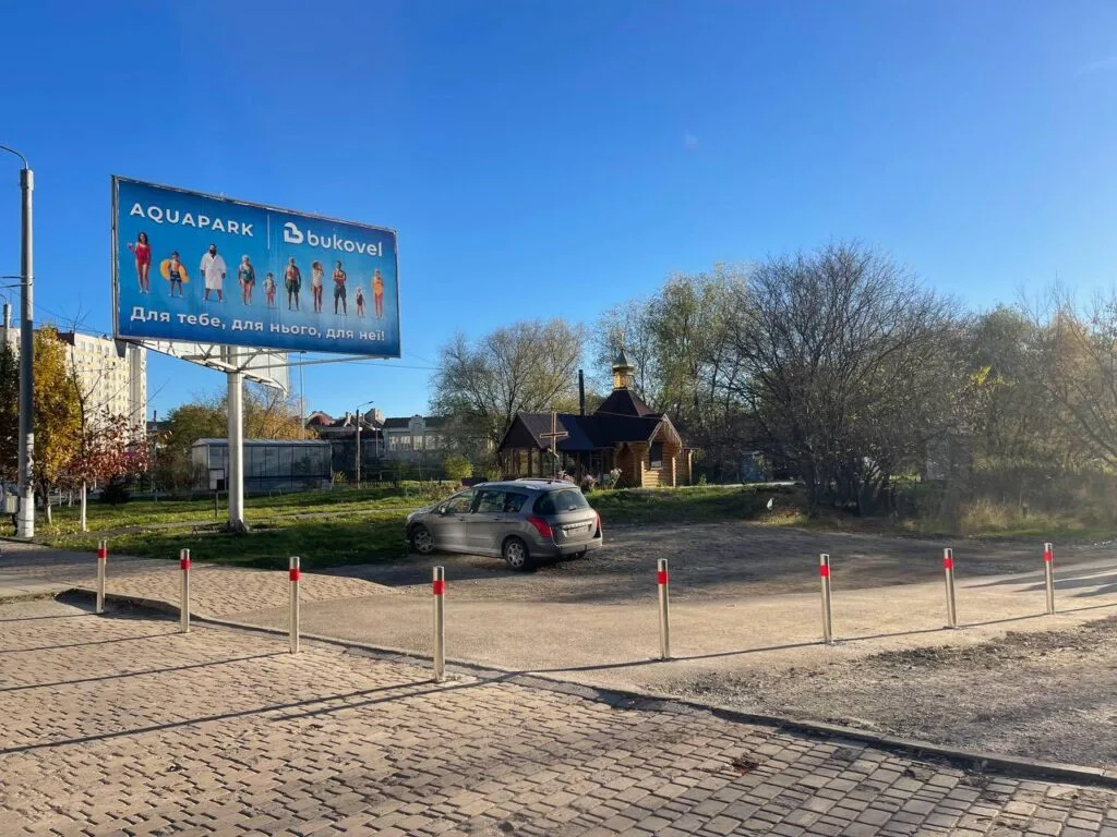 Білборд аквапарку Буковель біля парковки