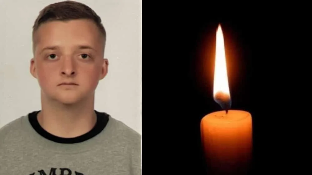 Портрет молодого чоловіка та палаюча свічка