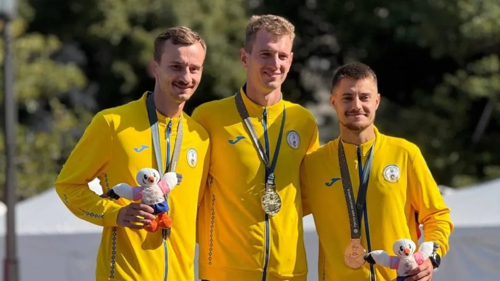 Українські спортсмени з медалями на церемонії нагородження