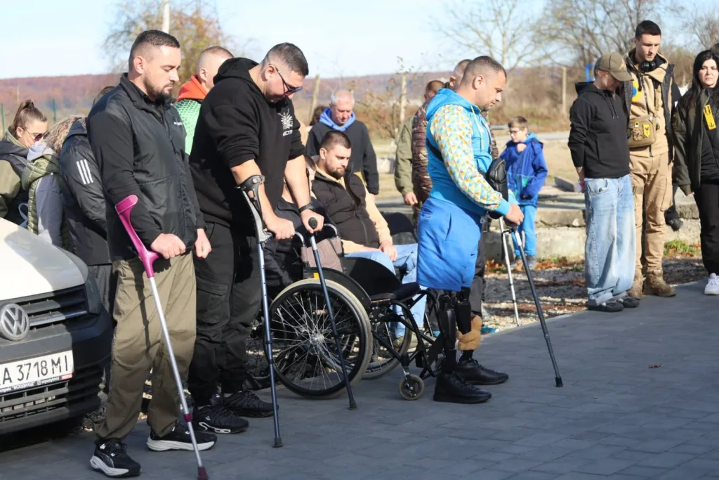 Ветерани з інвалідністю під час вуличного заходу