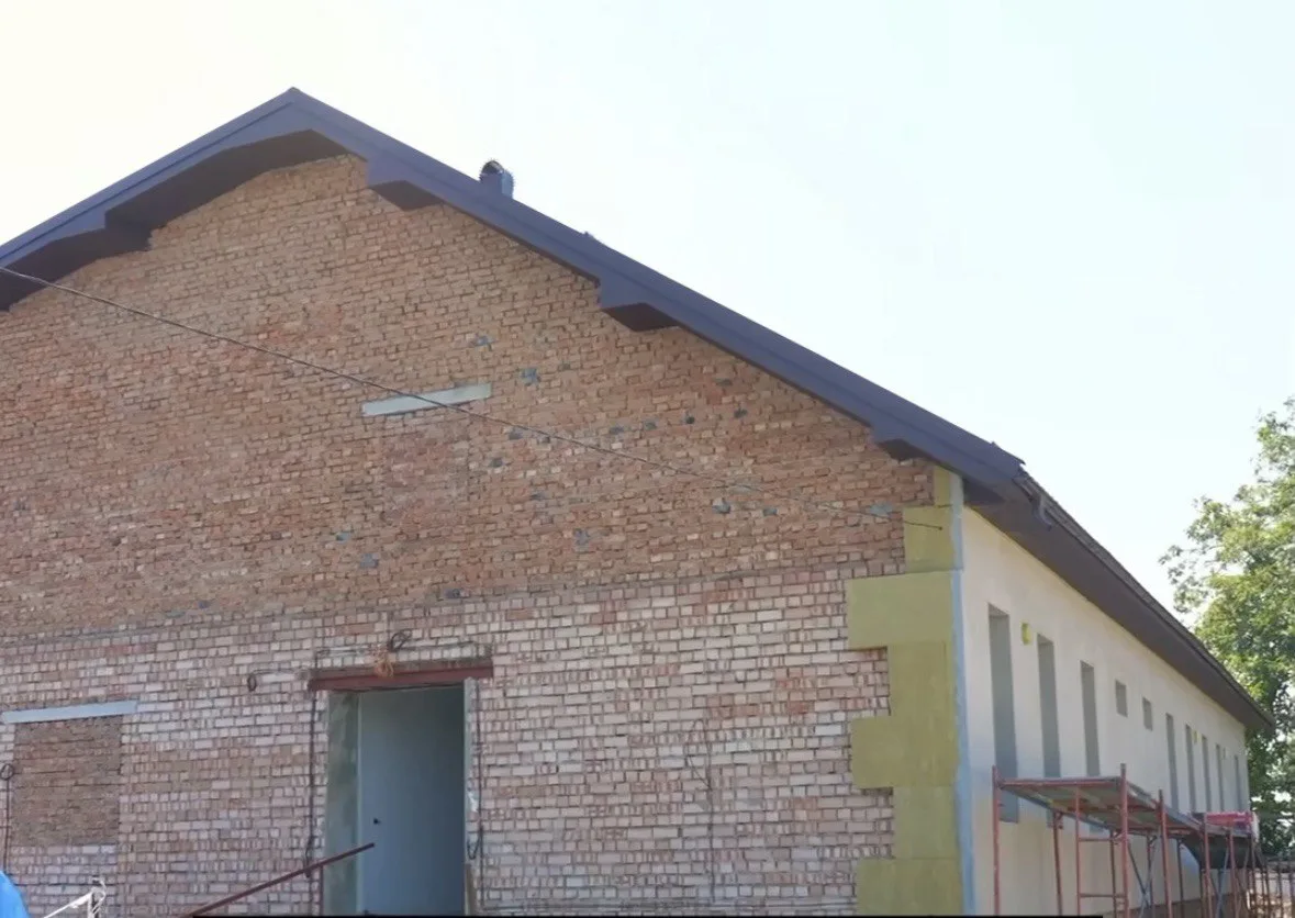 Будівництво цегляного будинку з утепленням фасаду