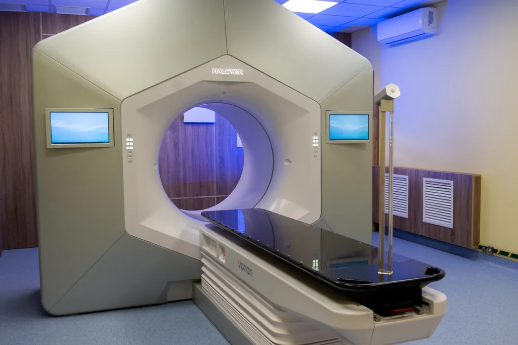 Сучасний апарат для комп'ютерної томографії в лікарні