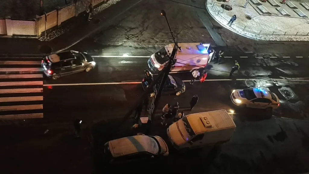 Нічна ДТП з поліцією та швидкою допомогою