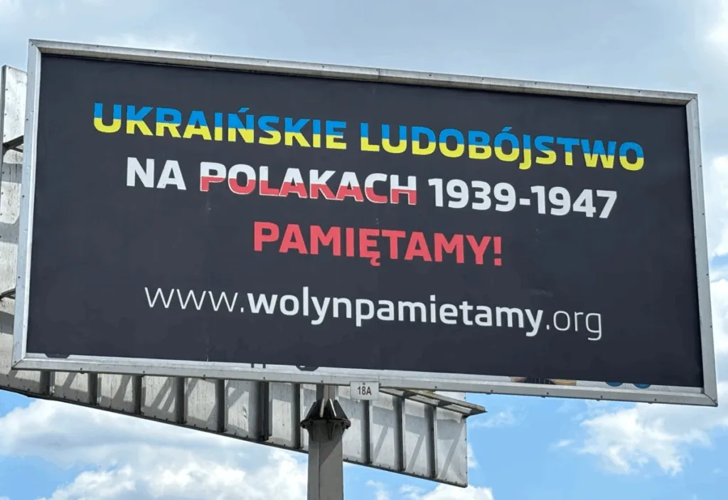 Білборд з текстом про Волинську трагедію
