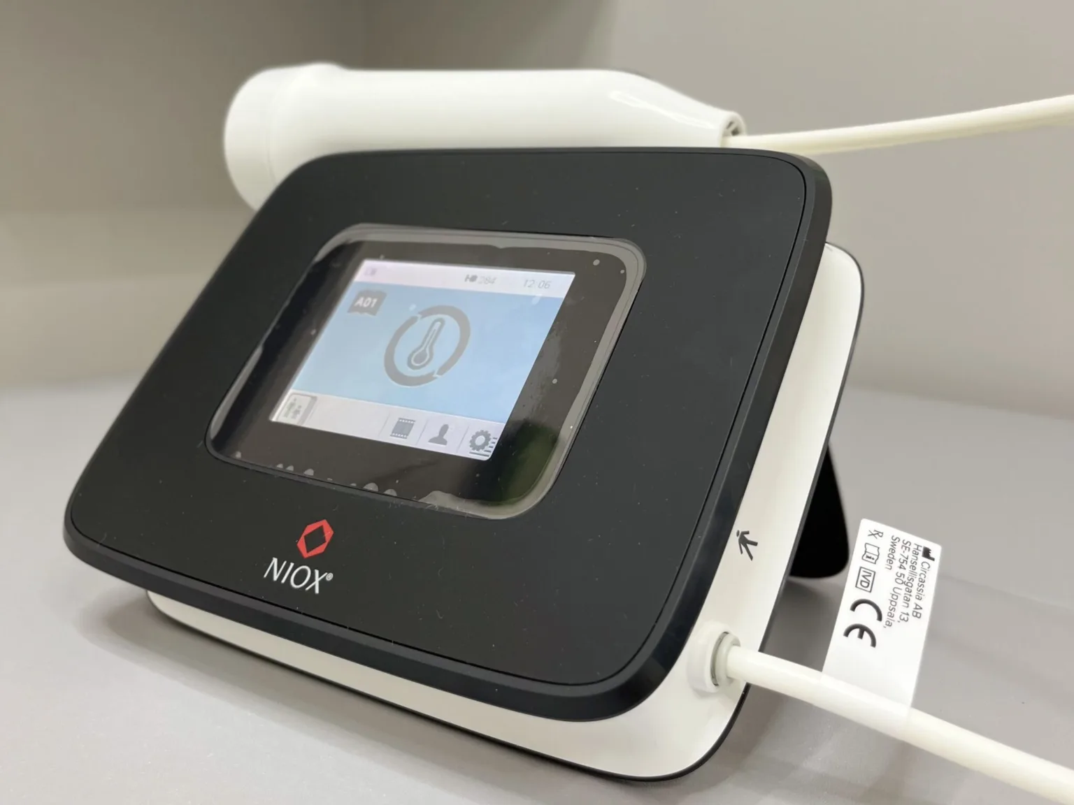 Медичний прилад NIOX з екраном вимірювань