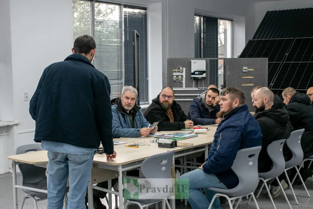 Навчання з сонячних панелей у сучасній аудиторії