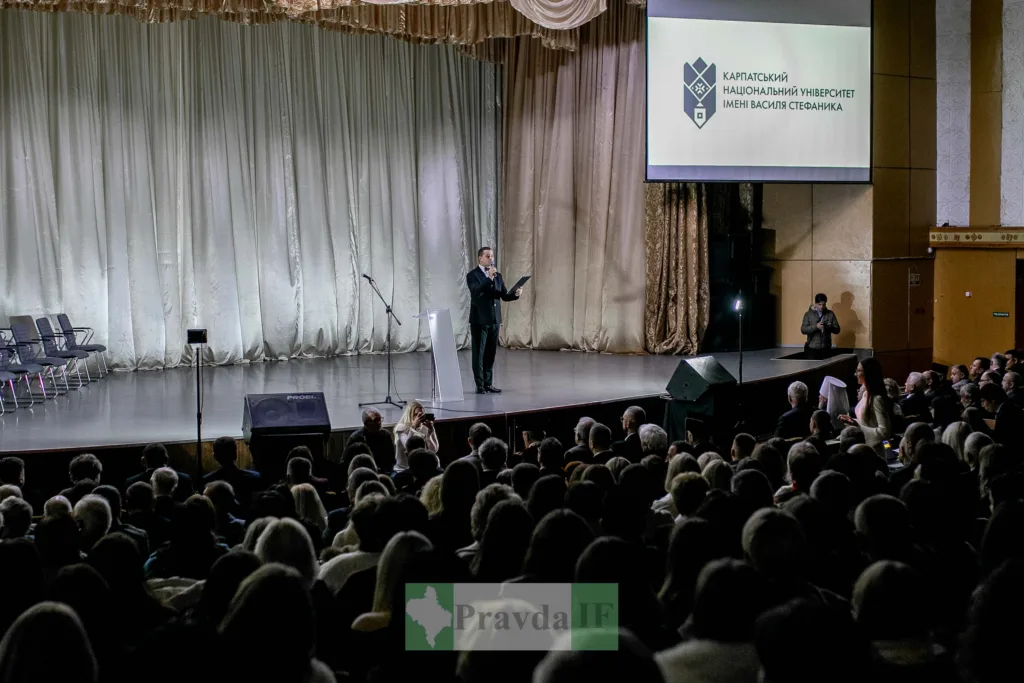 Виступ на сцені Карпатського національного університету