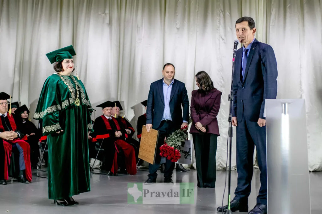 Урочиста академічна церемонія з нагородженням у виші