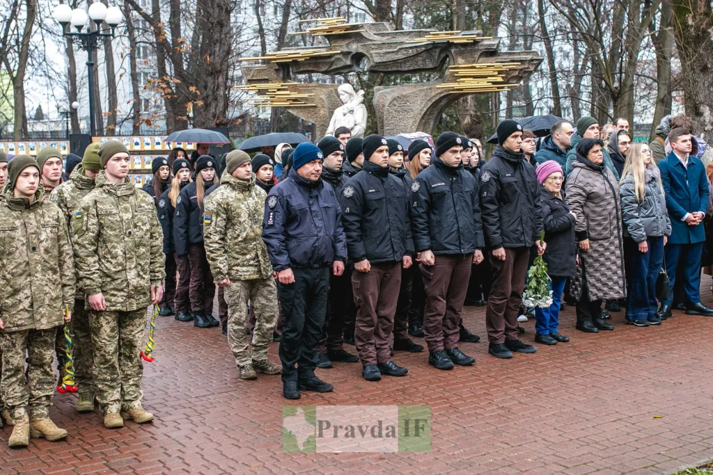 Вшанування пам’яті героїв на меморіалі