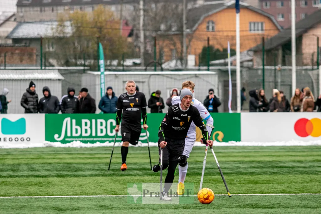 Футболісти на милицях грають матч у Львові