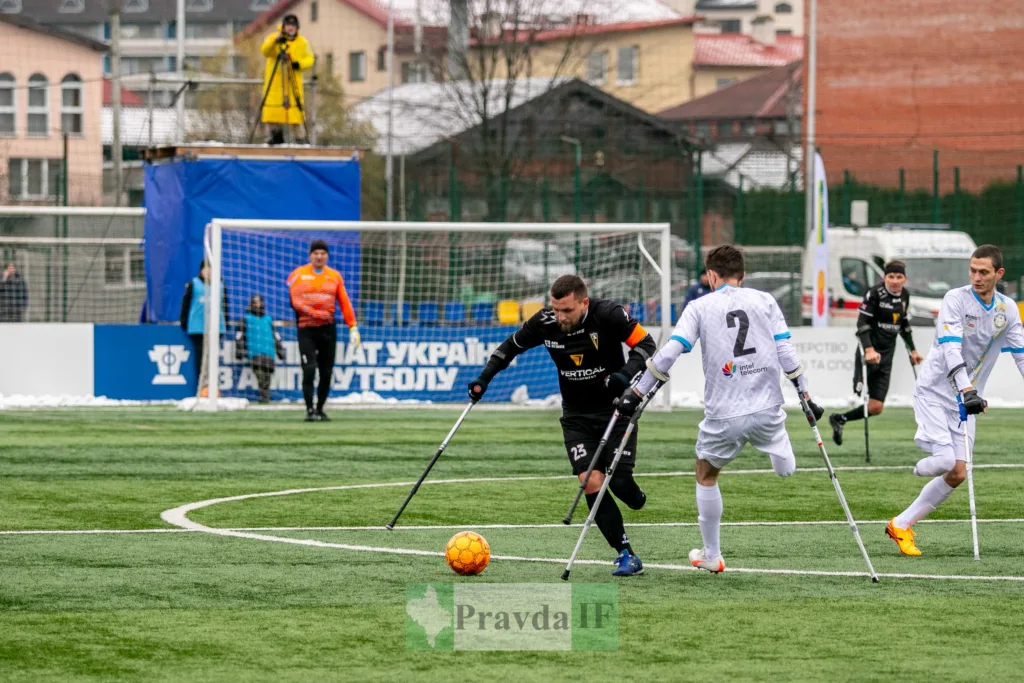 Матч чемпіонату України з ампфутболу на полі