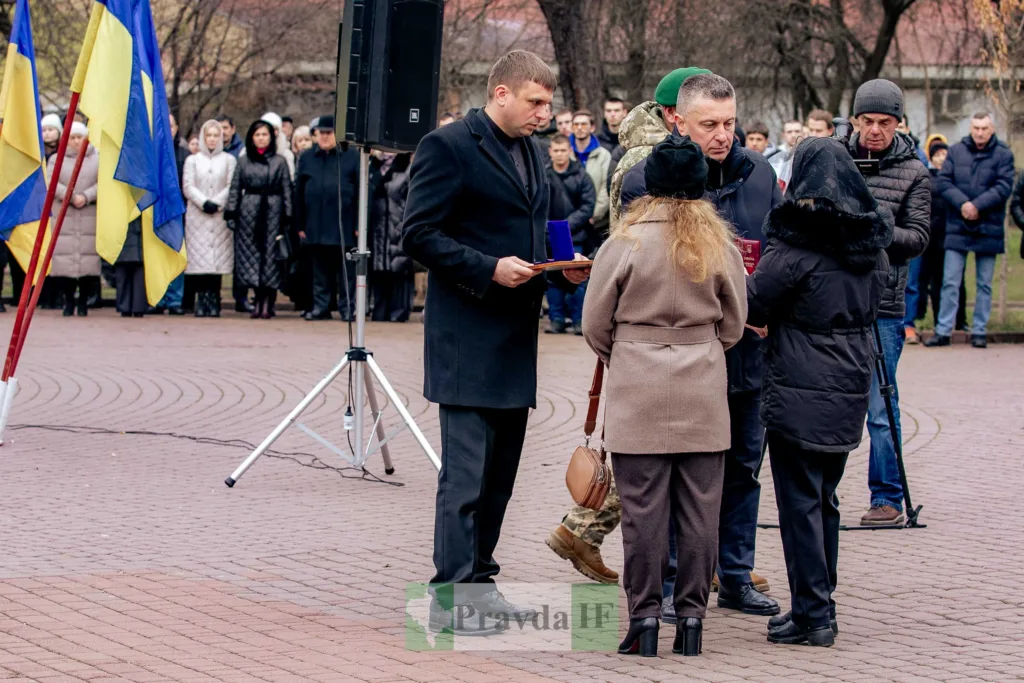 Вшанування героїв України на церемонії нагородження